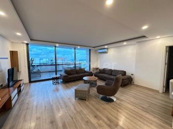 KKTC Girne Merkezde Site İçerisinde Deniz Manzaralı Satılık 3+1 Lüks Daire