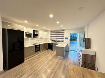 KKTC Girne Merkezde Site İçerisinde Deniz Manzaralı Satılık 3+1 Lüks Daire