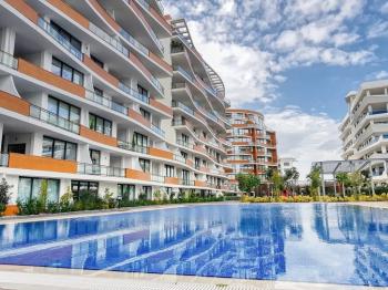 KKTC Girne Merkezde Site İçerisinde Deniz Manzaralı Satılık 3+1 Lüks Daire