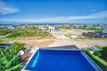 KKTC Girne Alsancak'ta Deniz Manzaralı Özel Havuzlu Satılık 4+1 Lüks Eşyalı Villa