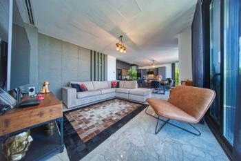 KKTC Girne Alsancak'ta Deniz Manzaralı Özel Havuzlu Satılık 4+1 Lüks Eşyalı Villa