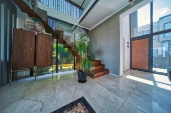 KKTC Girne Alsancak'ta Deniz Manzaralı Özel Havuzlu Satılık 4+1 Lüks Eşyalı Villa