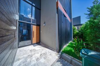 KKTC Girne Alsancak'ta Deniz Manzaralı Özel Havuzlu Satılık 4+1 Lüks Eşyalı Villa