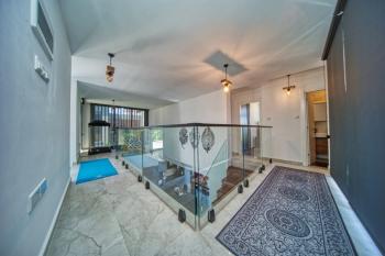 KKTC Girne Alsancak'ta Deniz Manzaralı Özel Havuzlu Satılık 4+1 Lüks Eşyalı Villa