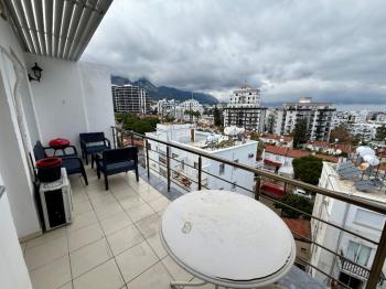 Girne Merkezde Manzaralı 1+1 Satılık Penthouse 