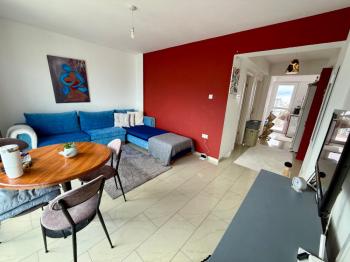 Girne Merkezde Manzaralı 1+1 Satılık Penthouse 
