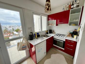 Girne Merkezde Manzaralı 1+1 Satılık Penthouse 