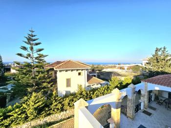 KKTC Girne Bellapais'te ESK'ya Yakın Geniş Bahçeli ve Özel Havuzlu Kiralık 4+1 Villa