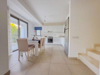 Fiyat Düştü Kıbrıs Girne Alsancak ın Ödüllü Sitesi Milos Park da Tam Müstakil Satılık 3+1 Çok Özel Villa