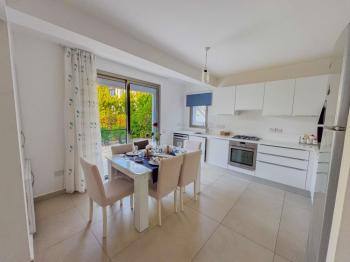 Fiyat Düştü Kıbrıs Girne Alsancak ın Ödüllü Sitesi Milos Park da Tam Müstakil Satılık 3+1 Çok Özel Villa