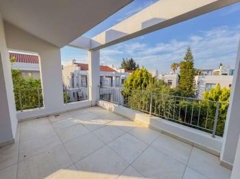Fiyat Düştü Kıbrıs Girne Alsancak ın Ödüllü Sitesi Milos Park da Tam Müstakil Satılık 3+1 Çok Özel Villa