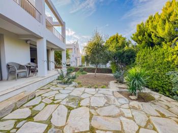 Fiyat Düştü Kıbrıs Girne Alsancak ın Ödüllü Sitesi Milos Park da Tam Müstakil Satılık 3+1 Çok Özel Villa