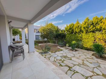 Fiyat Düştü Kıbrıs Girne Alsancak ın Ödüllü Sitesi Milos Park da Tam Müstakil Satılık 3+1 Çok Özel Villa