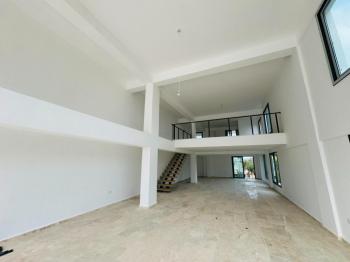 Kıbrıs Girne Çatalköy de Ana Cadde Üzerinde  Kiralık  Sendeli Dükkan ve Depo