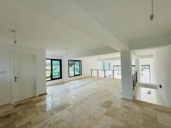 Kıbrıs Girne Çatalköy de Ana Cadde Üzerinde  Kiralık  Sendeli Dükkan ve Depo