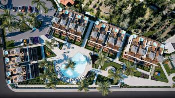 Kıbrıs Girne Lapta da Ful Deniz Manzaralı  2+1 Bahçe ve Üst Kat Daireler