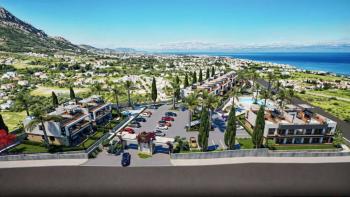 Kıbrıs Girne Lapta da Ful Deniz Manzaralı  2+1 Bahçe ve Üst Kat Daireler