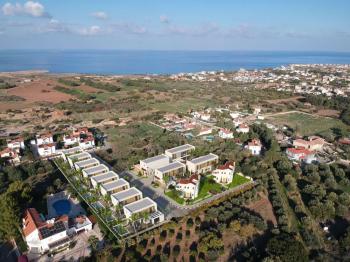 Kıbrıs Girne Karşıyaka da Türk Tapulu Deniz e Yürüme Mesafesinde Satılıık Havuzlu 4+1 Villalar