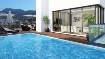 Girne Merkezde Özel Havuzlu Lüks 3+1 Dublex Penthouse