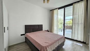 Girne Merkezde, Muhteşem Deniz manzarali, Ortak Havüzlu, Bahçeli kiralık - 3+1 Vill