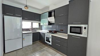 Girne Merkezde, Muhteşem Deniz manzarali, Ortak Havüzlu, Bahçeli kiralık - 3+1 Vill