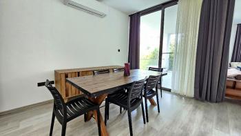 Girne Merkezde, Muhteşem Deniz manzarali, Ortak Havüzlu, Bahçeli kiralık - 3+1 Vill