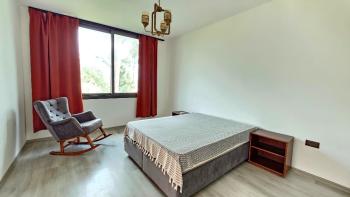 Girne Merkezde, Muhteşem Deniz manzarali, Ortak Havüzlu, Bahçeli kiralık - 3+1 Vill