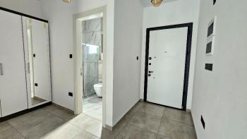 Girne Merkezde, Muhteşem Deniz manzarali, Ortak Havüzlu, Bahçeli kiralık - 3+1 Vill
