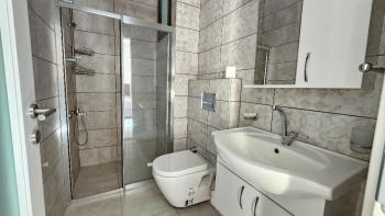 Girne Merkezde, Muhteşem Deniz manzarali, Ortak Havüzlu, Bahçeli kiralık - 3+1 Vill
