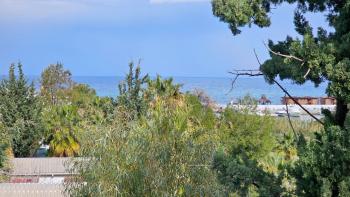 Girne Merkezde, Muhteşem Deniz manzarali, Ortak Havüzlu, Bahçeli kiralık - 3+1 Vill