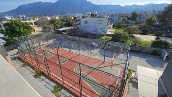 Karşıyaka bölgesinde, Deniz manzarali, Çatı teraslı, kiralık 3+1 Daire