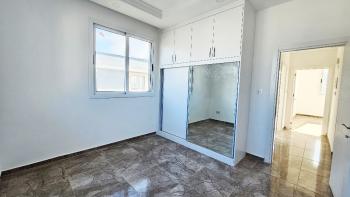 Karşıyaka bölgesinde, Deniz manzarali, Çatı teraslı, kiralık 3+1 Daire