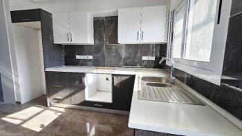 Karşıyaka bölgesinde, Deniz manzarali, Çatı teraslı, kiralık 3+1 Daire