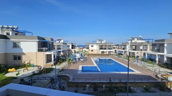 Karşıyaka bölgesinde, Deniz manzarali, Çatı teraslı, kiralık 3+1 Daire