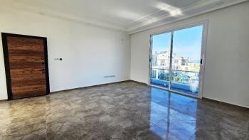 Karşıyaka bölgesinde, Deniz manzarali, Çatı teraslı, kiralık 3+1 Daire