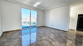 Karşıyaka bölgesinde, Deniz manzarali, Çatı teraslı, kiralık 3+1 Daire