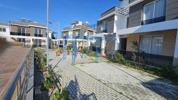 Karşıyaka bölgesinde, Deniz manzarali, Çatı teraslı, kiralık 3+1 Daire