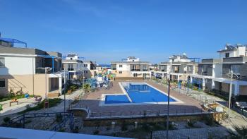 Karşıyaka bölgesinde, Deniz manzarali, Çatı teraslı, kiralık 3+1 Daire