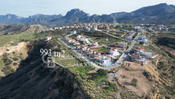 Kıbrıs Girne Arapköy Bölgesinde Kesintisiz Deniz Manzarılı Villa Yapımına Uygun 993 m2 Satılık Arsa