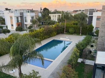 Kıbrıs Girne Ozanköy Havuzlu Site İçerisinde Bahçeli Satılık 2+1 Daire