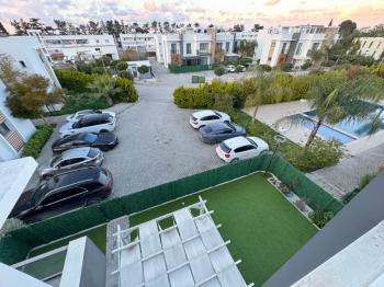 Kıbrıs Girne Ozanköy Havuzlu Site İçerisinde Bahçeli Satılık 2+1 Daire