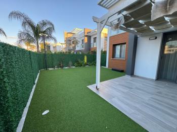 Kıbrıs Girne Ozanköy Havuzlu Site İçerisinde Bahçeli Satılık 2+1 Daire