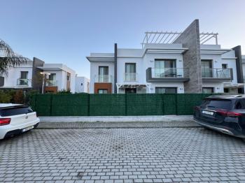 Kıbrıs Girne Ozanköy Havuzlu Site İçerisinde Bahçeli Satılık 2+1 Daire