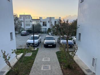 Kıbrıs Girne Ozanköy Havuzlu Site İçerisinde Bahçeli Satılık 2+1 Daire