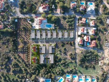 Kıbrıs Girne Karşıyaka’da Türk Tapulu, Denize Yürüme Mesafesinde 4+1 Havuzlu Lüks Villalar