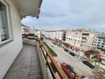 EMLAK HABERCİSİ' NDEN MUDANYA GÜZELYALI YALI MAHALLESİ'NDE HAVUZLU SİTEDE, DENİZE YAKIN, ASANSÖRLÜ 5.KAT 2+1 