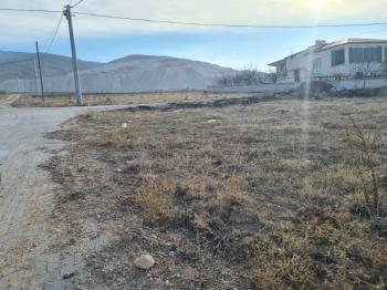 Niğde Gümüşler iskan evlerinde  3 adet birbirine  yakın   sat arsa 