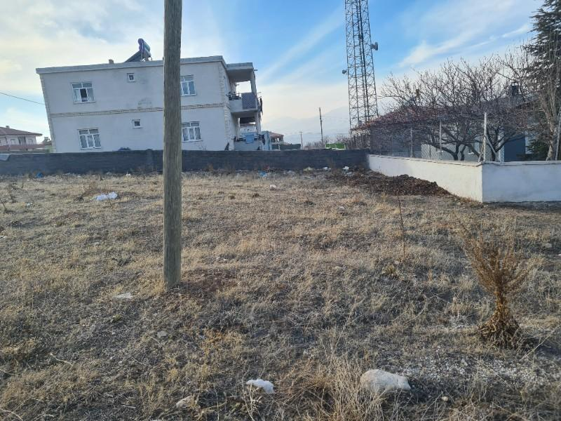 Niğde Gümüşler iskan evlerinde  3 adet birbirine  yakın   sat arsa 
