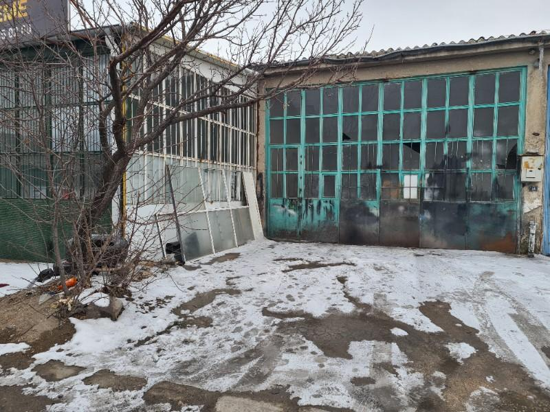 Niğde ata sanayinde  125 m2 satlık  dükkan