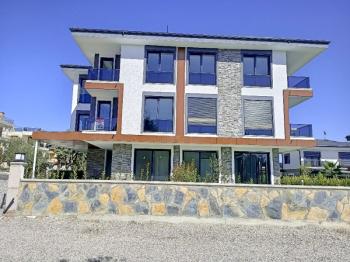 Ayvalık Güzelbahçe Evlerinde, Satılık, Lüks, Deniz Manzaralı ,1+1 Sıfır Daire.